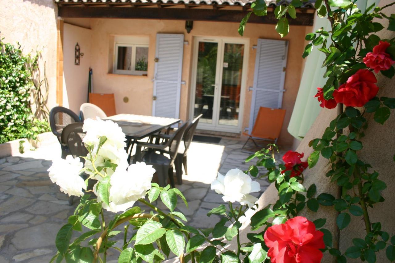 A la Verte Campagne - Appartements / Gîtes Roquebrune-sur Argens Extérieur photo