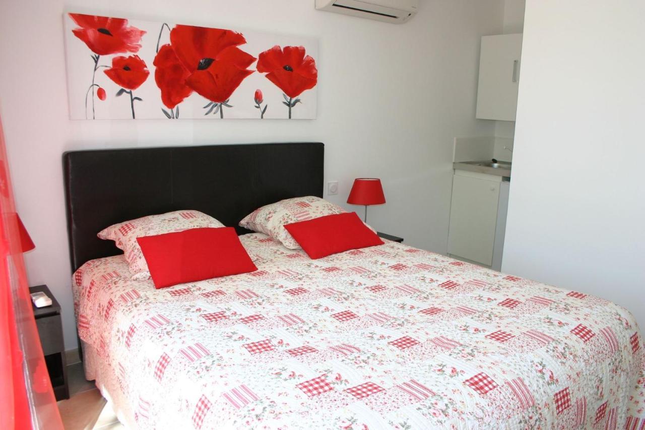 A la Verte Campagne - Appartements / Gîtes Roquebrune-sur Argens Extérieur photo