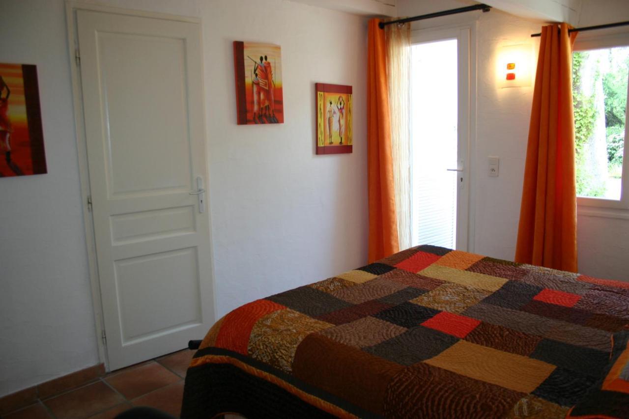 A la Verte Campagne - Appartements / Gîtes Roquebrune-sur Argens Extérieur photo